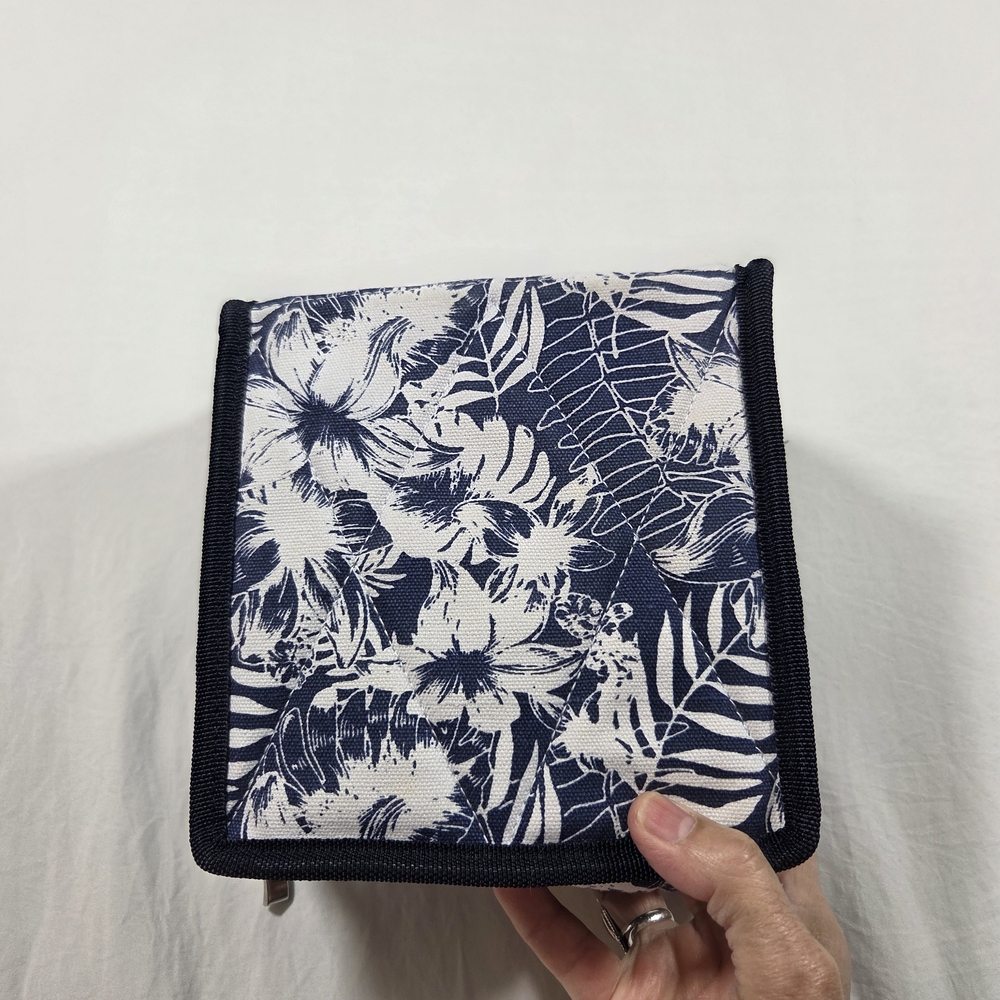 Essential Oils Storage Box Fabric Carry On Travel Blue White Floral Storage Box - Picture 4 of 9